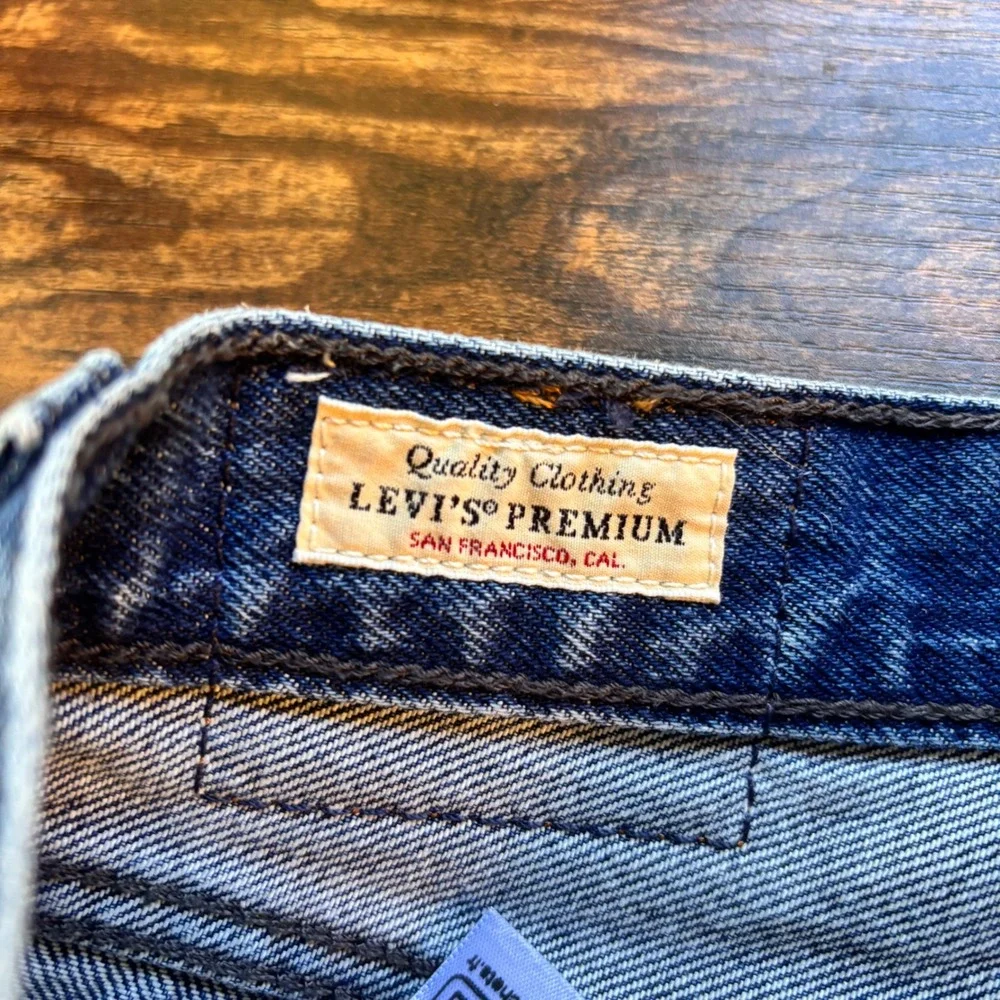 Levis 501‎ Premium Distressed Denim Jeans Mens Button Fly Ripped Knee